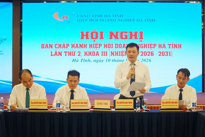 Ông Nguyễn Anh Thắng – Chủ tịch Hiệp hội Doanh nghiệp tỉnh triển khai chương trình hội nghị.
