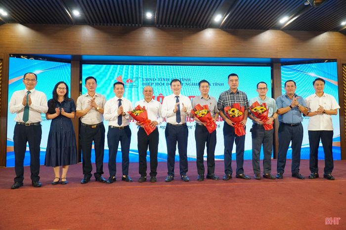 Hội nghị bầu bổ sung 4 đồng chí vào Ban Chấp hành Hiệp hội Doanh nghiệp tỉnh.