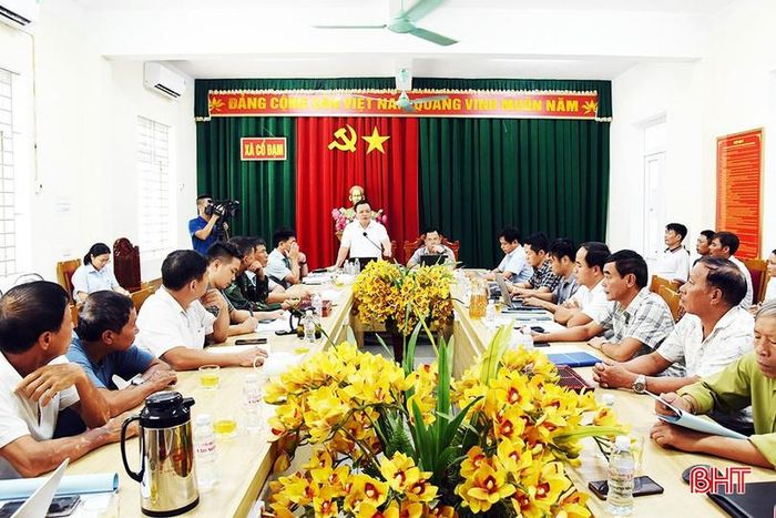 Các đại biểu tham dự buổi làm việc.