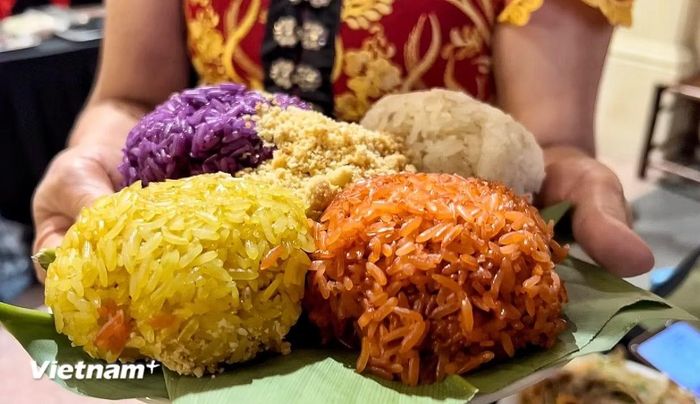 Xôi ngũ sắc, đặc sản vùng cao. (Ảnh: Mai Mai/Vietnam+)