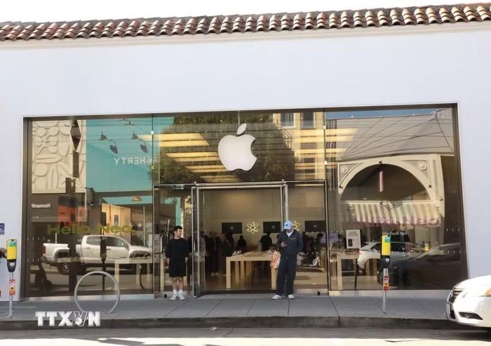 Một cửa hàng của Apple tại thành phố San Francisco, bang California, Mỹ. (Ảnh: Đoàn Hùng/TTXVN)