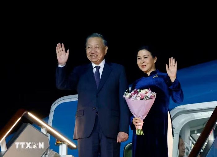 Tổng Bí thư, Chủ tịch nước Tô Lâm và Phu nhân rời Moskva (Liên bang Nga), tiếp tục lên đường tới Paris (Pháp). (Ảnh: Thống Nhất/TTXVN)