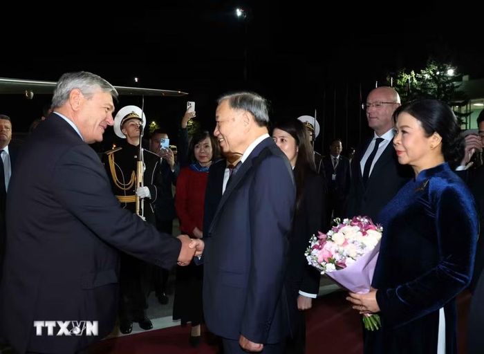 Lễ tiễn Tổng Bí thư, Chủ tịch nước Tô Lâm và Phu nhân tại sân bay Vnukovo, thủ đô Moskva. (Ảnh: Thống Nhất/TTXVN)