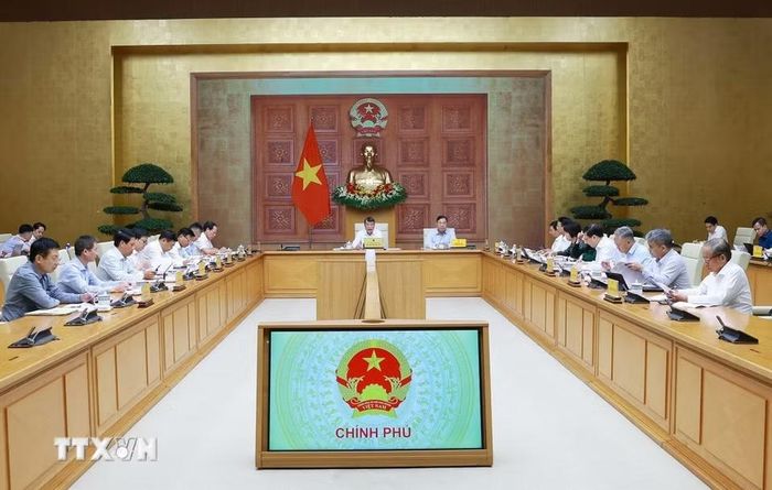 Thủ tướng Lê Minh Hưng chủ trì cuộc họp về dự án Luật sửa đổi, bổ sung một số điều của Luật Đấu thầu; Luật Đầu tư; Luật Phát triển doanh nghiệp nhỏ và vừa trình Quốc hội tại Kỳ họp thứ hai, Quốc hội khóa XVI. (Ảnh: Dương Giang/TTXVN)