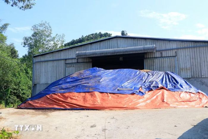 Cơ sở sản xuất than sinh học tại xã Việt Hồng chủ động dừng hoạt từ tháng 7 đến nay. (Ảnh: Đinh Thùy/TTXVN)