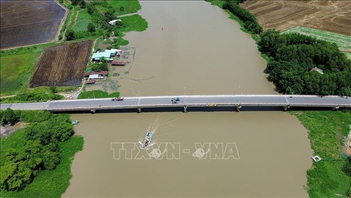 Sông Vàm Cỏ Đông có vai trò kết nối hoạt động logistics, xuất nhập khẩu của Tây Ninh với các khu vực trong vùng.