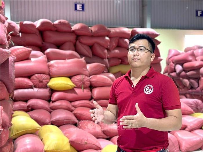 Anh Trần Minh Thuần (xã Long Hiệp, tỉnh Vĩnh Long) là một trong 96 nông dân được Trung ương Hội Nông dân Việt Nam công nhận danh hiệu “Nông dân Việt Nam xuất sắc 40 năm Đổi mới” năm 2026. Ảnh: TTXVN phát