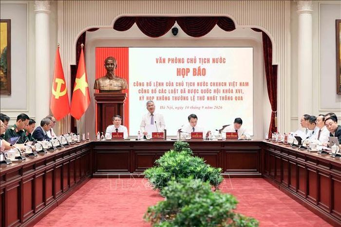 Phó Chủ nhiệm Văn phòng Chủ tịch nước Cấn Đình Tài phát biểu tại buổi họp báo. Ảnh: An Đăng/TTXVN
