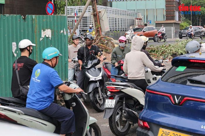 Sau nhiều năm dang dở, người dân mong dự án được đẩy nhanh tiến độ, sớm hoàn thiện đồng bộ, qua đó bảo đảm an toàn và thuận lợi cho việc đi lại.