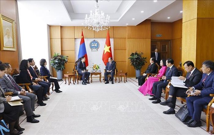 Chủ tịch Quốc hội Trần Thanh Mẫn hội kiến Thủ tướng Mông Cổ Nyam-Osor Uchral. Ảnh: Doãn Tấn – TTXVN