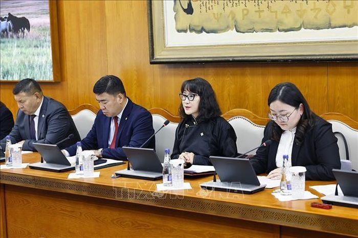 Bà J. Bayarmaa (thứ hai, từ phải sang), Chủ tịch Nhóm Nghị sĩ Hữu nghị Mông Cổ - Việt Nam phát biểu. Ảnh: Doãn Tấn/TTXVN