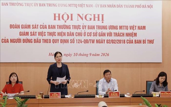Phó Chủ tịch, Tổng Thư ký Ủy ban Trung ương MTTQ Việt Nam Hà Thị Nga phát biểu chỉ đạo tại buổi làm việc. Ảnh: Hùng Mạnh/TTXVN