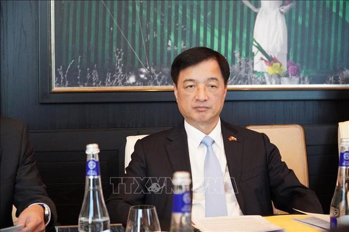 Ủy viên Bộ Chính trị, Bí thư Trung ương Đảng, Trưởng ban Tổ chức Trung ương Nguyễn Duy Ngọc tại cuộc làm việc với Phó Thủ tướng Chính phủ Nga Dmitry Chernyshenko.