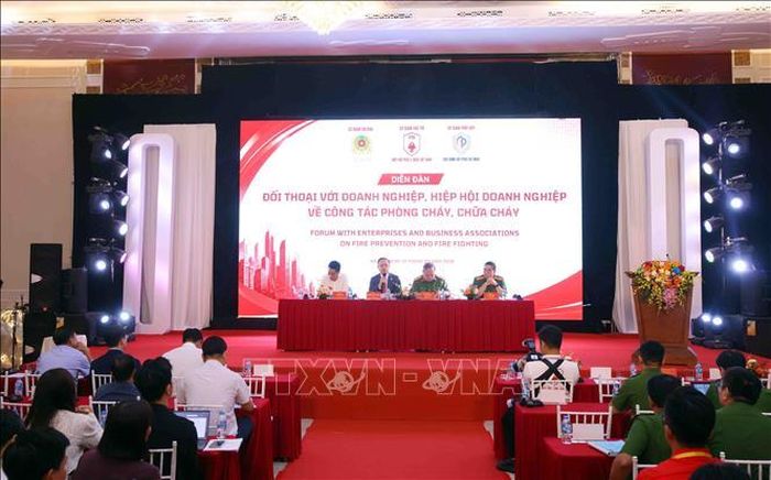 Diễn đàn đối thoại với doanh nghiệp, hiệp hội doanh nghiệp về công tác Phòng cháy, chữa cháy và Cứu nạn, cứu hộ. Ảnh: Phạm Kiên/TTXVN