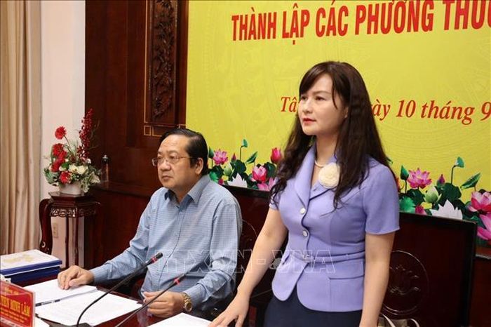 Bà Nguyễn Thị Tú Thanh, Phó Vụ trưởng Vụ Chính quyền địa phương, Trưởng đoàn khảo sát, phát biểu kết luận buổi làm việc.