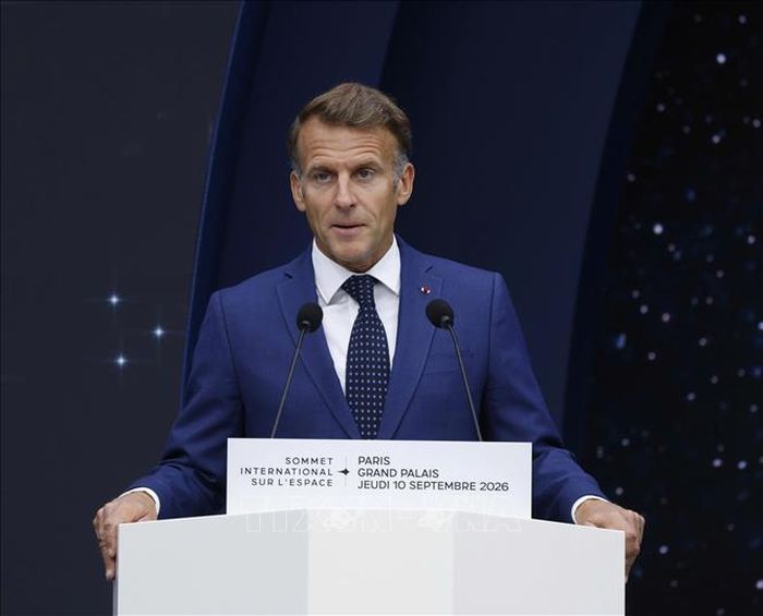 Tổng thống Cộng hòa Pháp Emmanuel Macron phát biểu khai mạc Hội nghị Thượng đỉnh Không gian vũ trụ. Ảnh: Thống Nhất/TTXVN