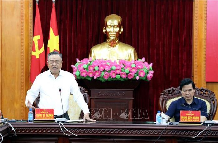 Ủy viên Bộ Chính trị, Bí thư Trung ương Đảng, Chủ nhiệm Ủy ban Kiểm tra Trung ương Trần Sỹ Thanh lưu ý Ban Thường vụ Tỉnh ủy Lạng Sơn cần chú trọng công tác đào tạo, sắp xếp, bố trí cán bộ đáp ứng yêu cầu nhiệm vụ giai đoạn mới.