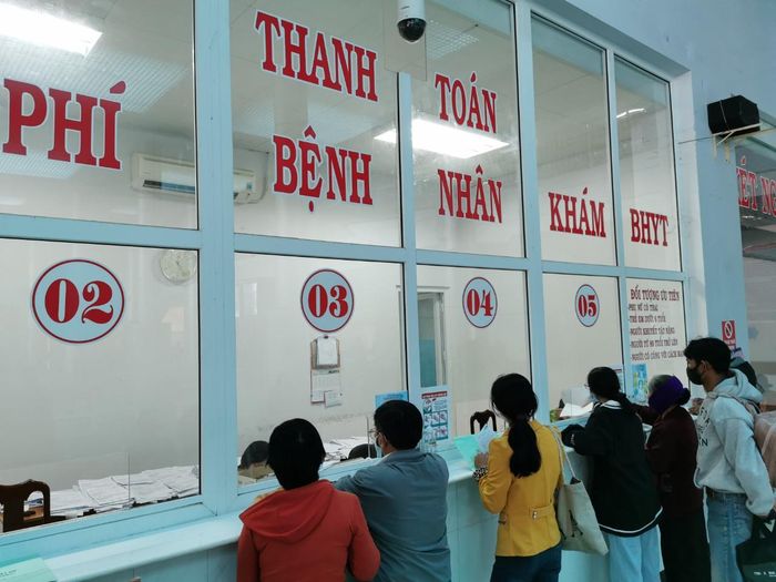 Thanh toán BHYT khi khám chữa bệnh. Ảnh: XC