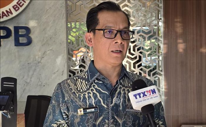 Ông Berton Panjaitan trả lời phỏng vấn Thông tấn xã Việt Nam. Ảnh: Lê Minh Hưởng/PV TTXVN tại Indonesia