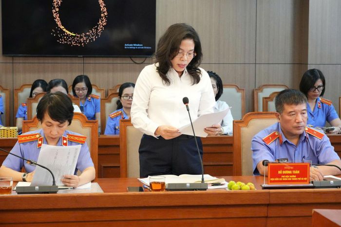 Đại diện lãnh đạo Tòa Dân sự, Tòa án nhân dân thành phố Hà Nội phát biểu