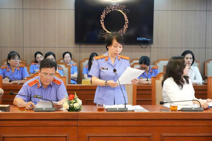 Đại diện lãnh đạo Phòng 10, Viện Kiểm sát nhân dân thành phố Hà Nội phát biểu