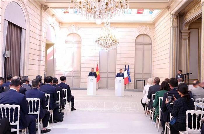 Tổng Bí thư, Chủ tịch nước Tô Lâm và Tổng thống Pháp Emmanuel Macron gặp gỡ báo chí. Ảnh: Thống Nhất/TTXVN