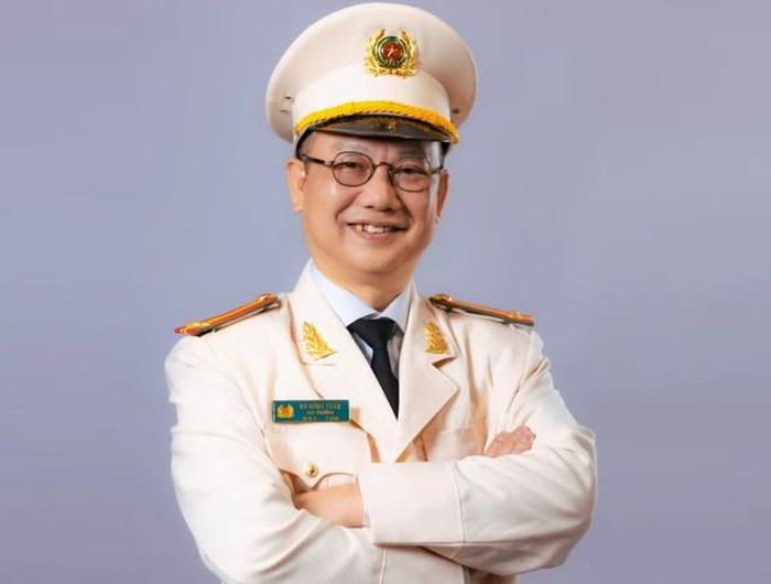 NSND Hồng Tuấn công tác tại Nhà hát Kịch Công an nhân dân, mang quân hàm Trung tá. (Ảnh: Nhân vật cung cấp).