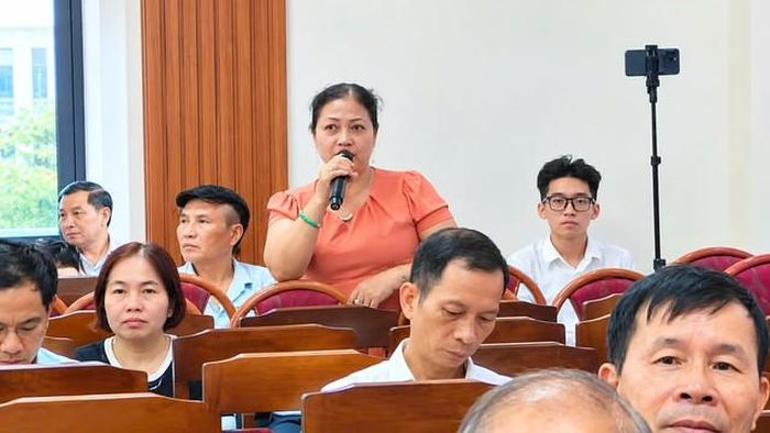 Đại biểu tham dự hội nghị trao đổi và chia sẻ những vấn đề thực tiễn trong công tác tuyên truyền, phổ biến pháp luật và hòa giải ở cơ sở.