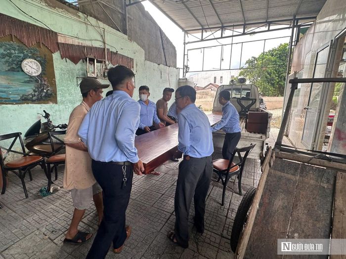 Hiện việc di dời đã hoàn tất, bảo đảm an toàn, đúng quy trình kỹ thuật và không gây thiệt hại tài sản cho hộ dân. 