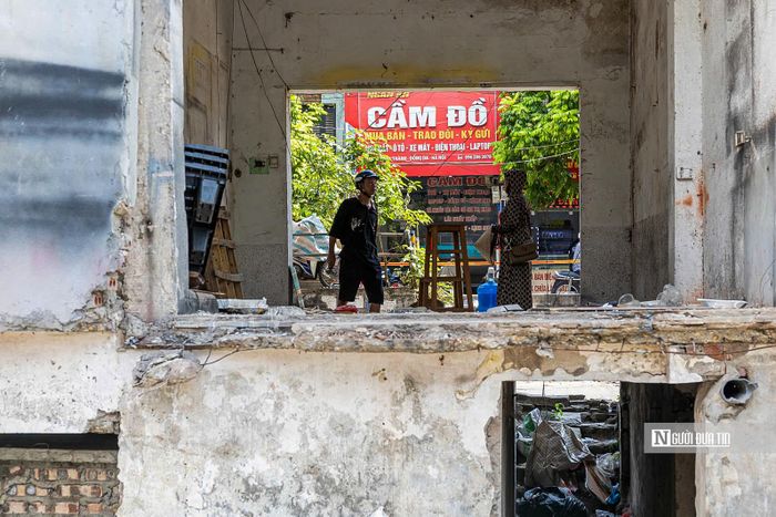 Khu đất này được hình thành sau quá trình giải phóng mặt bằng phục vụ dự án đường Vành đai 1, đoạn Hoàng Cầu - Voi Phục. Việc đầu tư công trình được xác định nhằm khớp nối đồng bộ hạ tầng kỹ thuật, giao thông và cảnh quan sau khi tuyến Vành đai 1 được hoàn thiện.