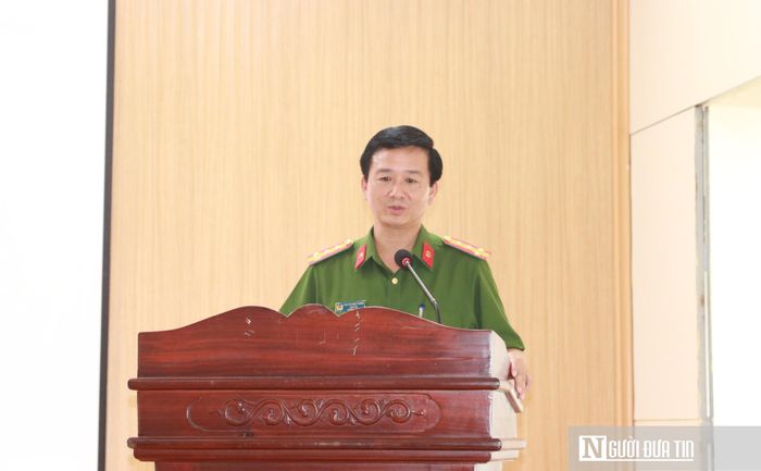 Đại tá Chu Quang Thành – Giám thị Trại Tạm giam Công an tỉnh Nghệ An phát biểu tại hội nghị. 