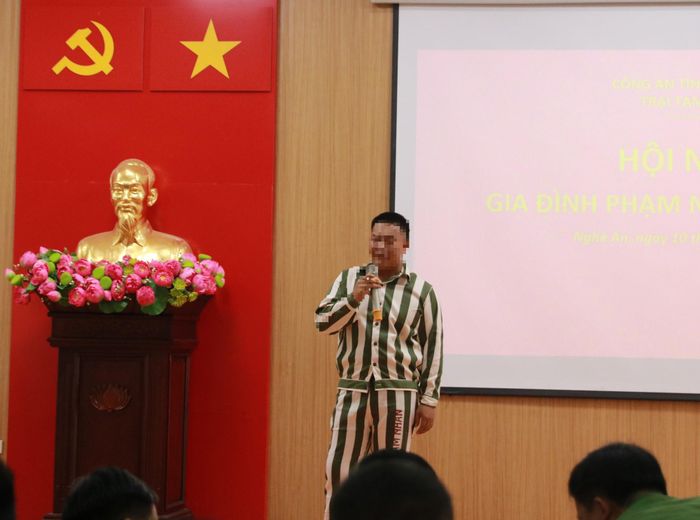 Phạm nhân N.D.V. gửi tặng bố mẹ và những người có mặt bài hát "Vì mẹ". 
