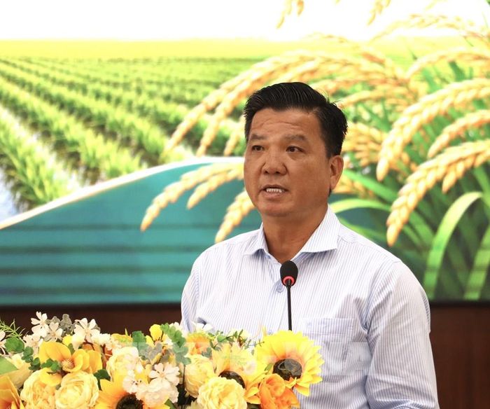 Ông Lê Chí Thiện, Phó Giám đốc Sở Nông nghiệp và Môi trường tỉnh Đồng Tháp, phát biểu tại lễ ký kết. Ảnh: Hồng Nhung - TTXVN