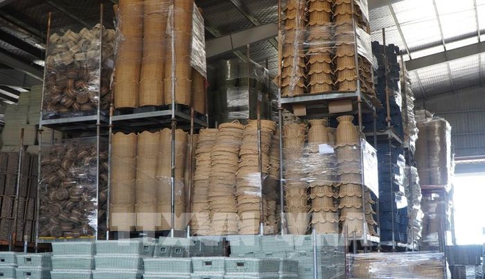 Các sản phẩm thủ công mỹ nghệ của Công ty TNHH Xuất nhập khẩu Bình An Thịnh chuẩn bị cho đơn hàng xuất khẩu. Ảnh: Nhựt An - TTXVN