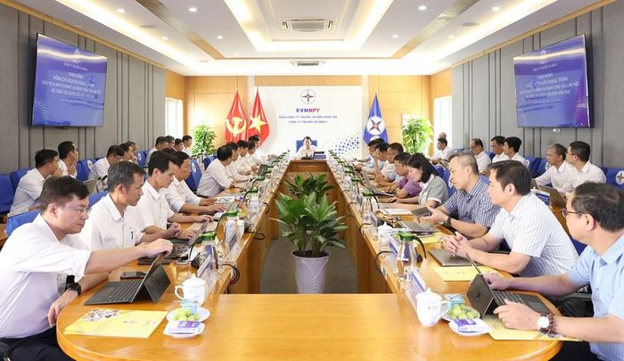 Chủ tịch HĐTV EVNNPT Nguyễn Quang Trung chủ trì buổi làm việc với PTC3. Ảnh: Hương Thủy/BNEWS/TTXVN