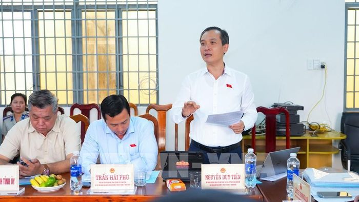 Ông Nguyễn Duy Tiến, Ủy viên chuyên trách Ủy ban Pháp luật và Tư pháp của Quốc hội, đại biểu Quốc hội Đơn vị tỉnh Tây Ninh, thực hiện chức năng giám sát tại buổi làm việc. Ảnh: Minh Phú – TTXVN