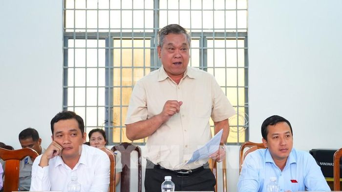 Ông Nguyễn Sơn, Phó Ban Nội chính Tỉnh ủy Tây Ninh đề nghị Phòng Thi hành án dân sự khu vực XI – Tây Ninh làm rõ các khó khăn về công tác nhân sự trong giải quyết thi hành án. Ảnh: Minh Phú - TTXVN