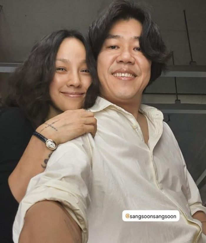 Lee Hyori hiện vẫn duy trì các hoạt động hằng ngày, trong khi chồng cô đang dành nhiều thời gian để nghỉ ngơi theo lời khuyên từ bác sĩ.