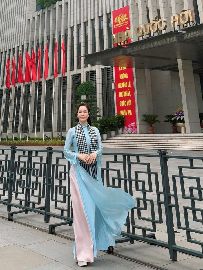 Nhật Kim Anh hạnh phúc và xinh đẹp ở tuổi 41. Ảnh: FBNV