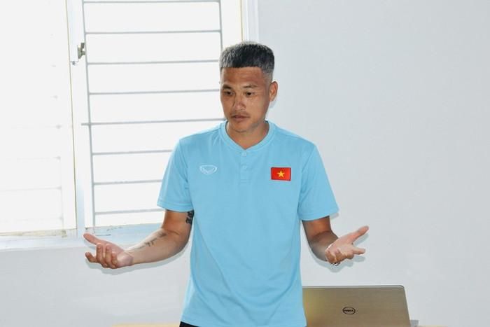 Lê Công Vinh trước đó đã học XONG bằng C và B do VFF kết hợp với AFC tổ chức tại Việt Nam. 