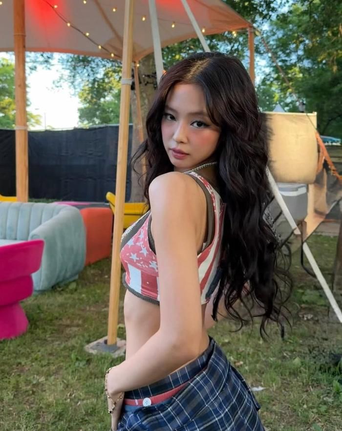 Thời gian qua, Jennie liên tục thu hút sự chú ý với những hoạt động cá nhân và âm nhạc.