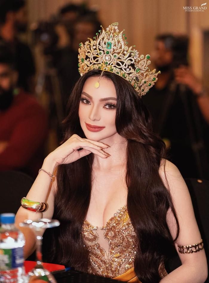 Đương kim Miss Grand International đến từ Philippines. Năm nay, cuộc thi diễn ra ở Thái Lan sau khi ban tổ chức hủy quyền đăng cai của đơn vị nắm bản quyền cuộc thi tại Ấn Độ.