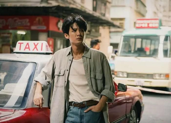 Dù câu chuyện được xây dựng dưới dạng hư cấu, bộ phim được cho là lấy cảm hứng từ nhiều vụ án tội phạm nổi tiếng trong lịch sử Hong Kong. Không khí của tác phẩm vì thế mang màu sắc hình sự, kết hợp với những màn điều tra và đối đầu giữa các nhân vật. Ảnh: NSX