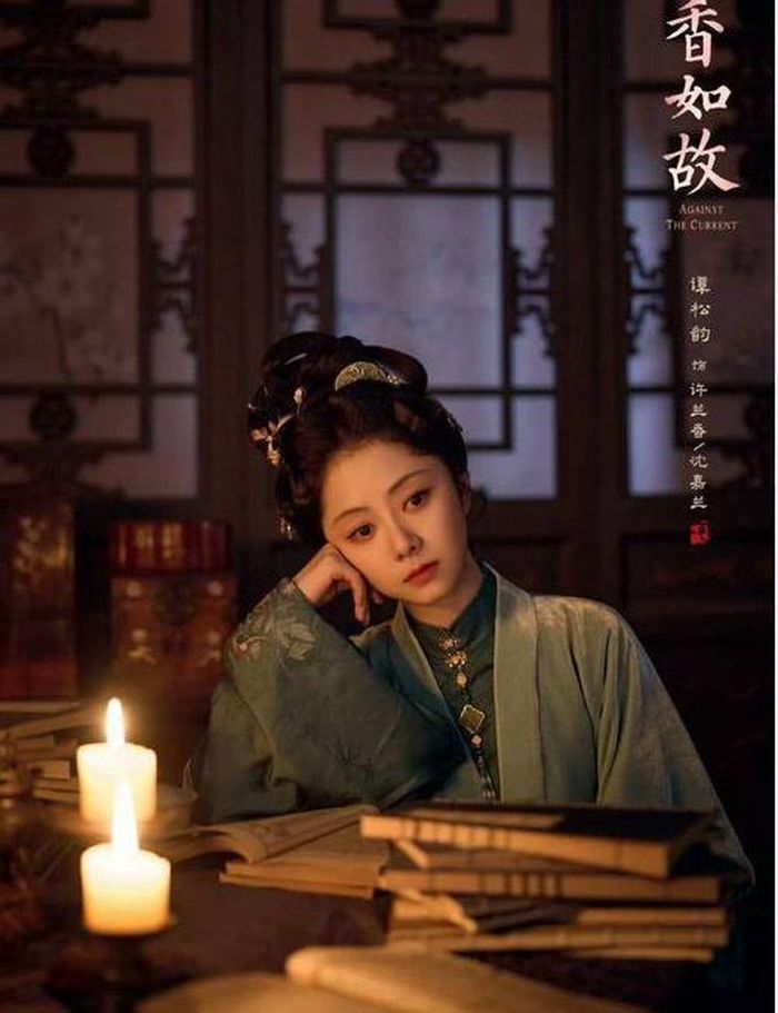 Lan Hương Như Cố hiện có 2,908 triệu lượt đặt chỗ theo mốc hiển thị trong ảnh thống kê của Tencent mà khán giả ghi nhận. Phim do Đàm Tùng Vận và Lưu Học Nghĩa đóng chính. Tác phẩm được chuyển thể từ tiểu thuyết Lan Hương Duyên, thuộc dòng cổ trang gia đấu, tình cảm và tranh đấu gia tộc. Đàm Tùng Vận vào vai Thẩm Gia Lan/ Hứa Lan Hương, còn Lưu Học Nghĩa đảm nhận Lâm Cẩm Kỳ. Câu chuyện bắt đầu khi nữ chính trải qua biến cố gia đình, buộc phải thay đổi thân phận để sinh tồn. Từ những toan tính ban đầu, cô từng bước giành được sự tin tưởng, tôn trọng và tình cảm của Lâm Cẩm Kỳ. Phim dự kiến lên sóng từ 11/9/2026 trên CCTV-8 và Tencent Video.