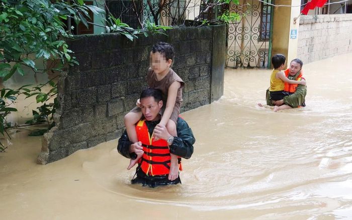 Thời tiết cực đoan khiến hàng triệu học sinh trên thế giới phải nghỉ học và đối mặt nguy cơ bỏ học. Ảnh minh họa