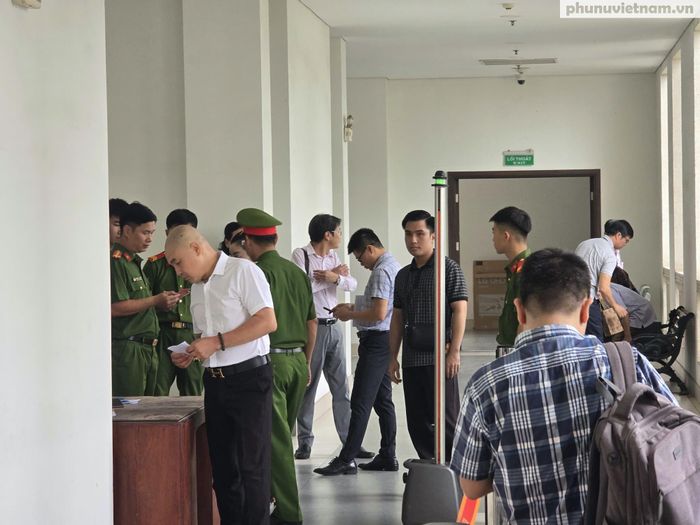 An ninh được thắt chặt tại phiên xét xử.