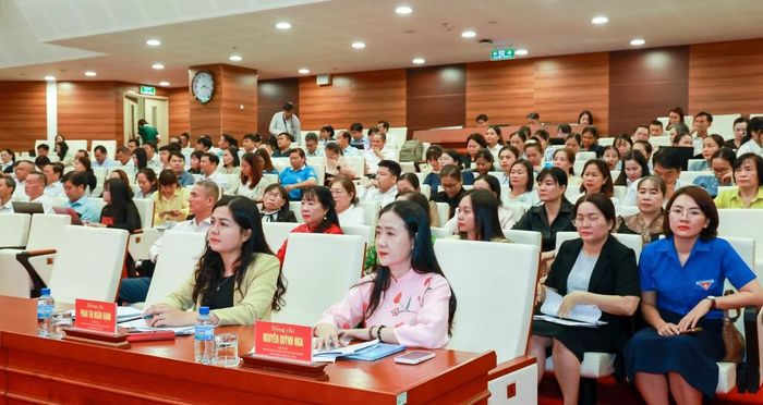 Các đại biểu tham dự hội nghị
