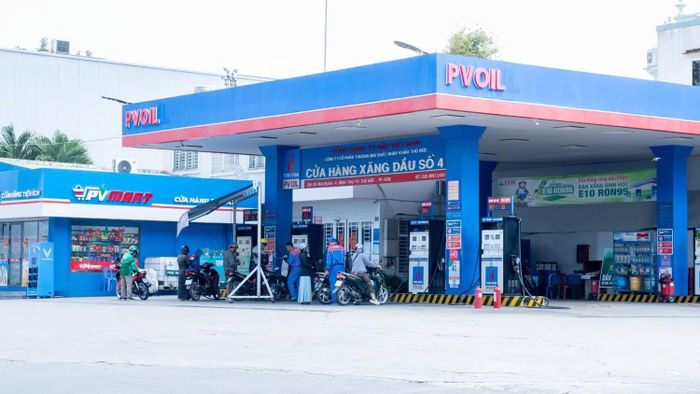 PVMART được PVOIL phát triển nhằm mở rộng nguồn thu ngoài xăng dầu, nhưng độ phủ còn khiêm tốn