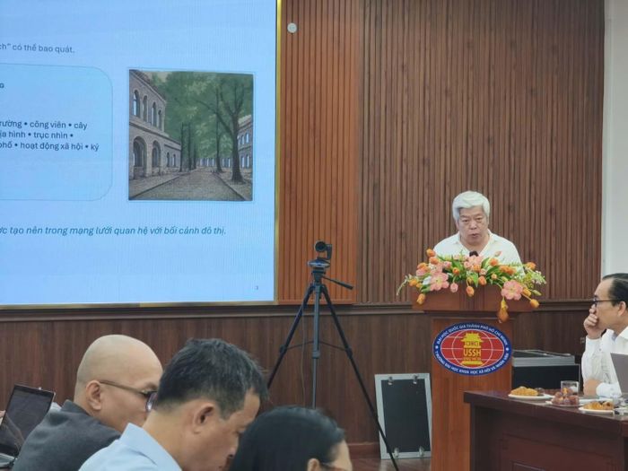 TS-KTS. Hoàng Anh Tú, Giảng viên Khoa Kiến trúc (Trường Đại học Kiến trúc TP.HCM), phát biểu tại Tạo đàm. Ảnh: T.D.