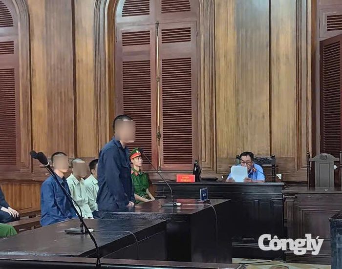 HĐXX TAND TPHCM đã tuyên phạt 90 năm tù cho 7 bị cáo tham gia mua bán ma tuý liên tỉnh.